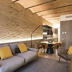 Aspasios Sagrada Familia Апартаменты *
